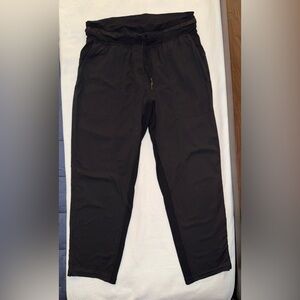 Lululemon Womens Black Striped Athletic On The Fly Crop Capri Pants